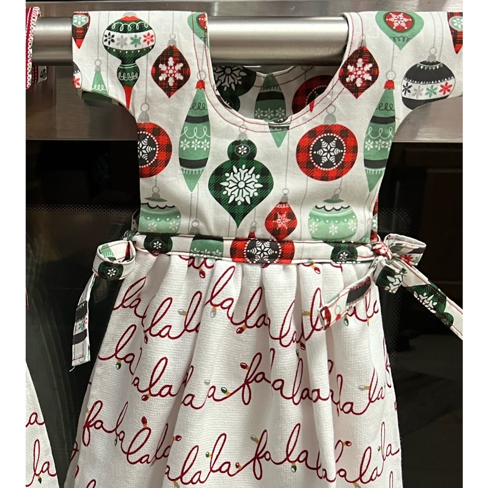 🚨2/$25🚨 Handmade Hanging Kitchen Dress Towel for the Oven or Dishwasher Bar.